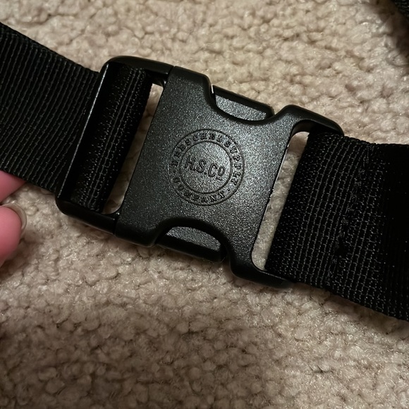 Herschel Fifteen Cotton Casuals Belt Bag/Fanny Pack In Black Great Condition - Picture 3 of 7